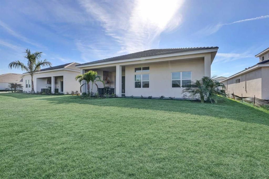 Под контрактом: $909,000 (3 спален, 3 ванн, 2517 Квадратных фут)