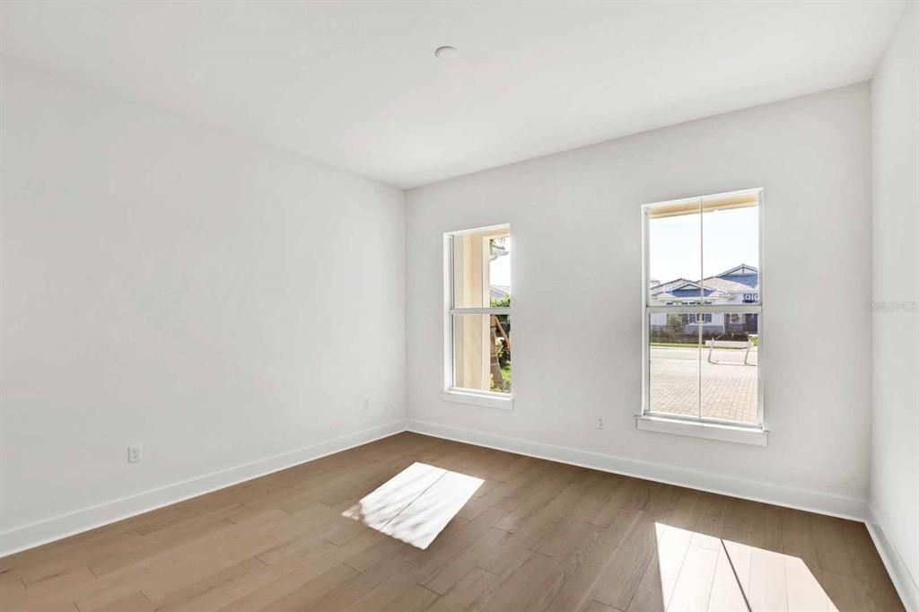 Под контрактом: $909,000 (3 спален, 3 ванн, 2517 Квадратных фут)