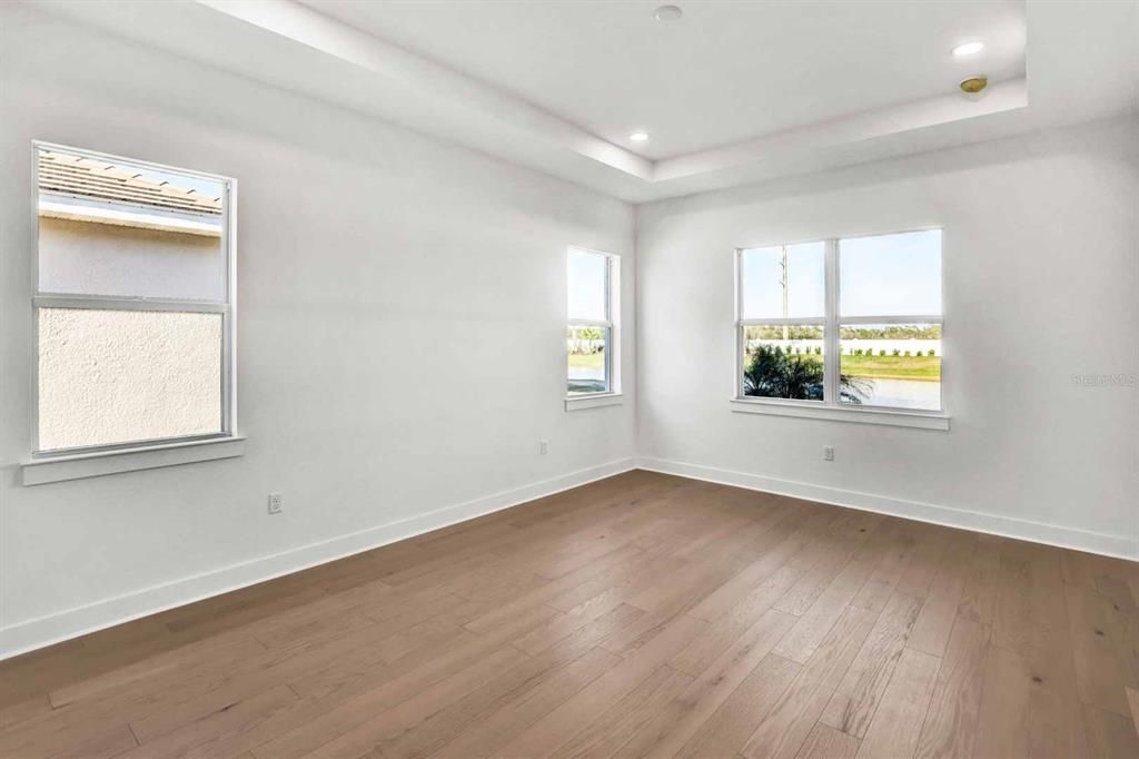 Под контрактом: $909,000 (3 спален, 3 ванн, 2517 Квадратных фут)