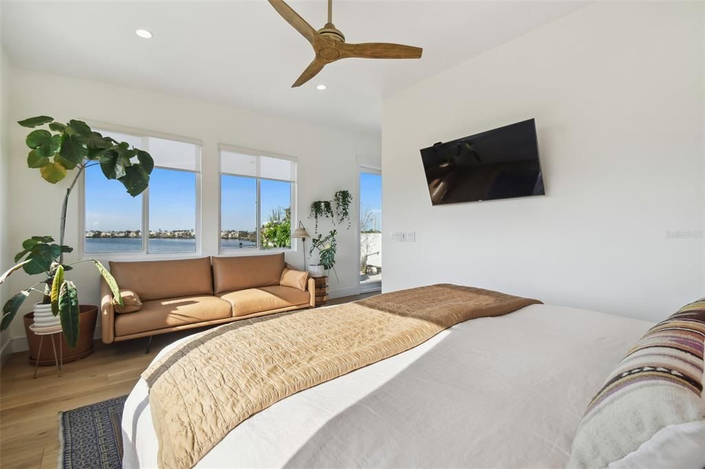 For Sale: $1,595,000 (4 beds, 3 baths, 2544 Square Feet)