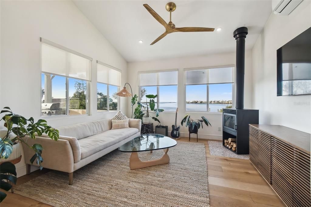 For Sale: $1,595,000 (4 beds, 3 baths, 2544 Square Feet)