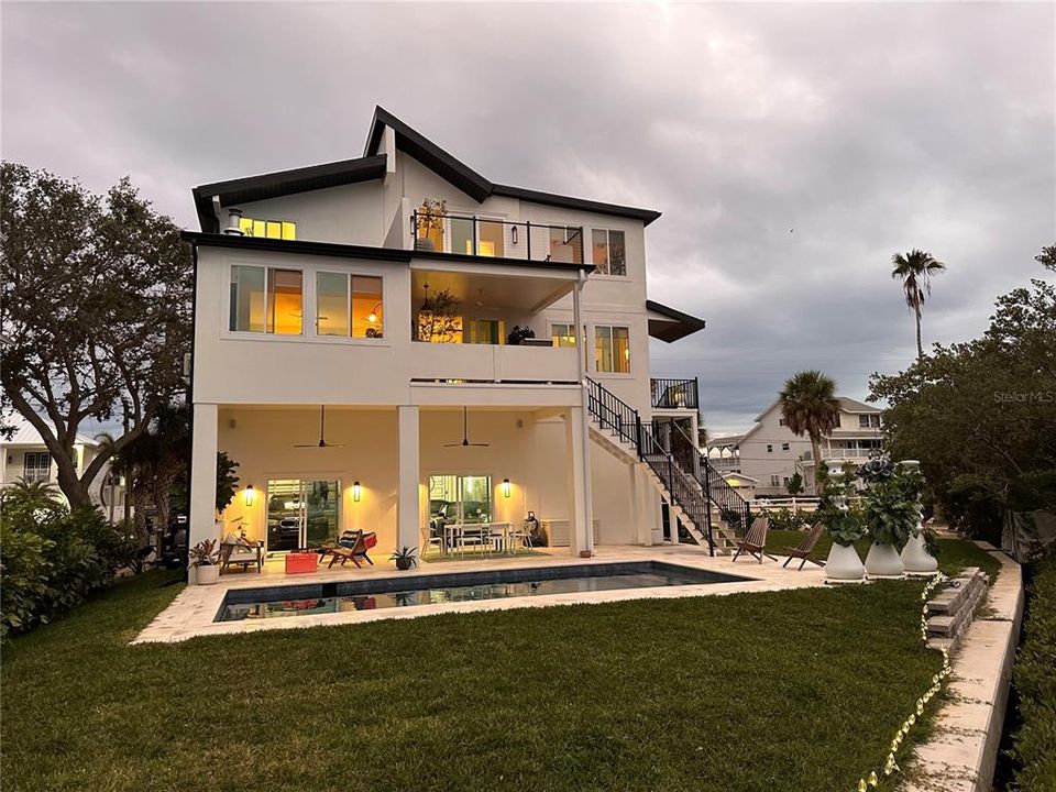 For Sale: $1,595,000 (4 beds, 3 baths, 2544 Square Feet)