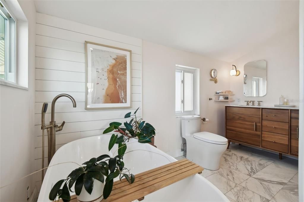 For Sale: $1,595,000 (4 beds, 3 baths, 2544 Square Feet)