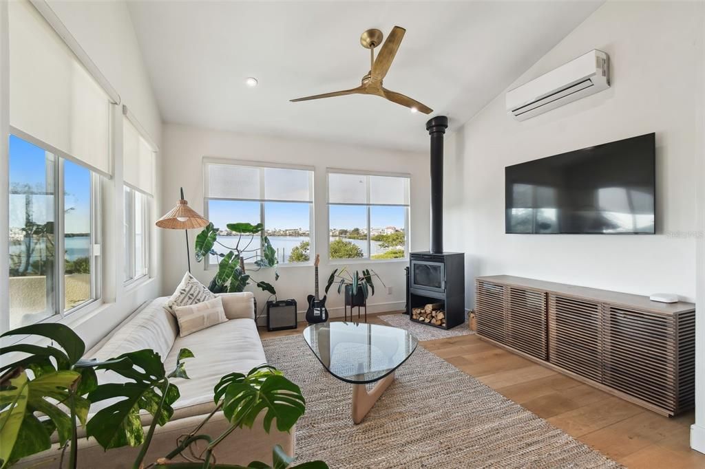 For Sale: $1,595,000 (4 beds, 3 baths, 2544 Square Feet)