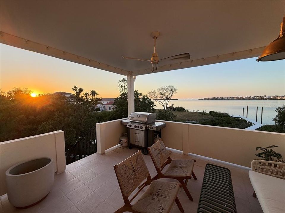 For Sale: $1,595,000 (4 beds, 3 baths, 2544 Square Feet)