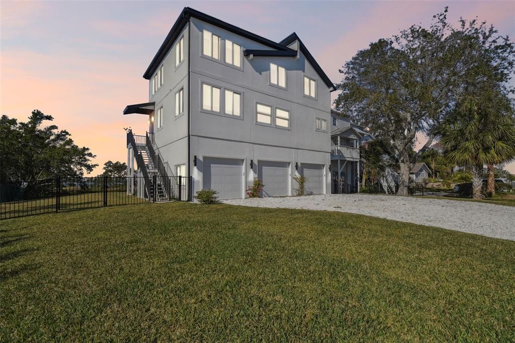 For Sale: $1,595,000 (4 beds, 3 baths, 2544 Square Feet)