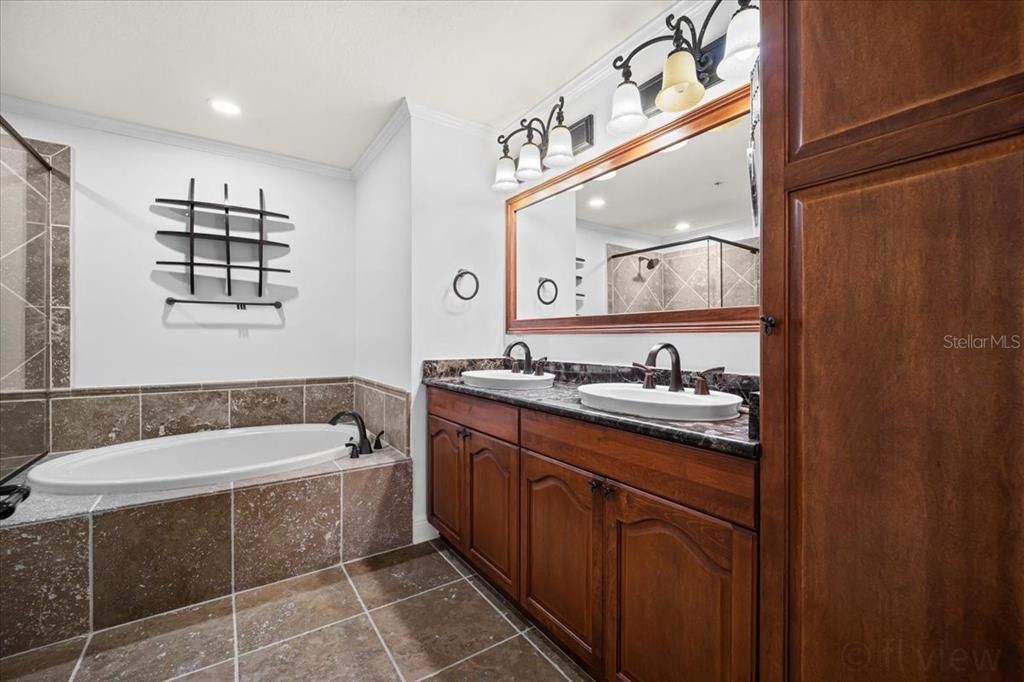 For Sale: $380,000 (3 beds, 2 baths, 1702 Square Feet)