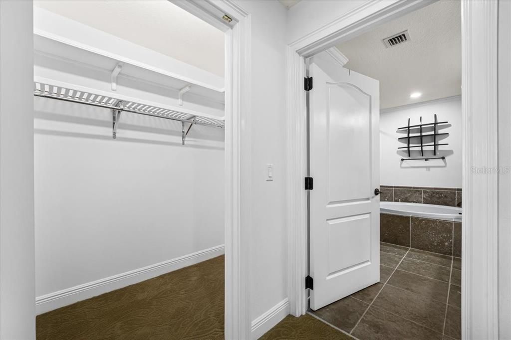 For Sale: $380,000 (3 beds, 2 baths, 1702 Square Feet)