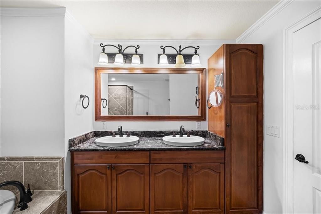 For Sale: $380,000 (3 beds, 2 baths, 1702 Square Feet)
