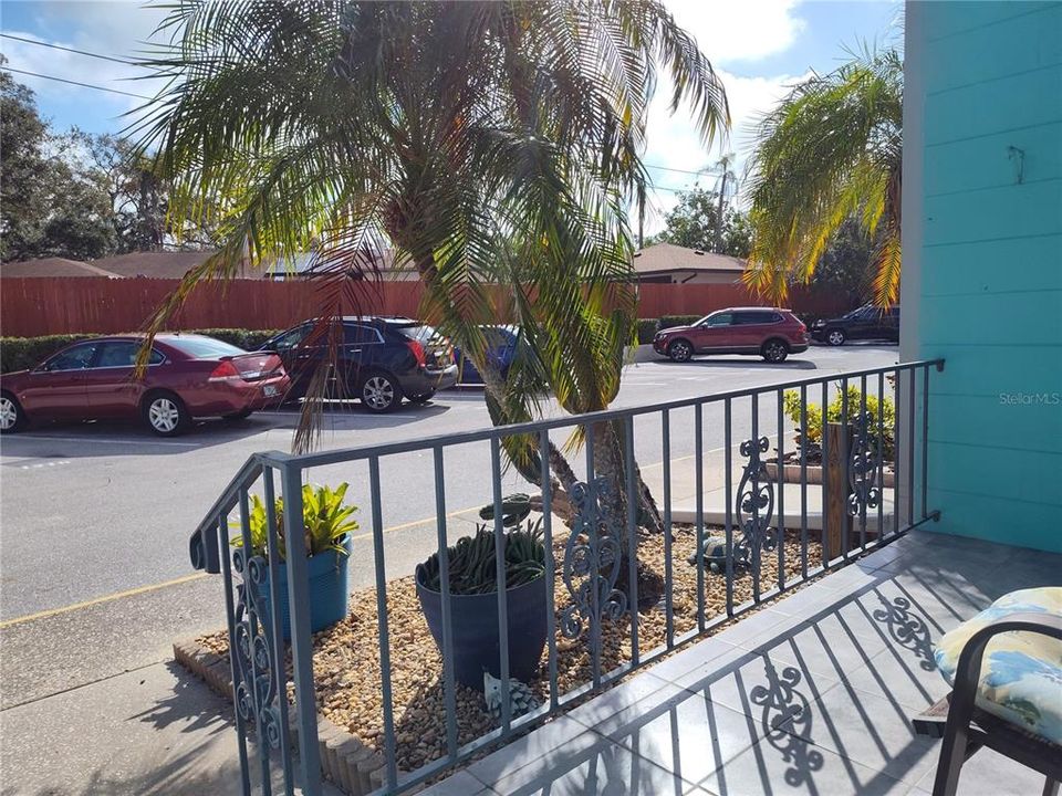 For Sale: $79,500 (1 beds, 1 baths, 652 Square Feet)