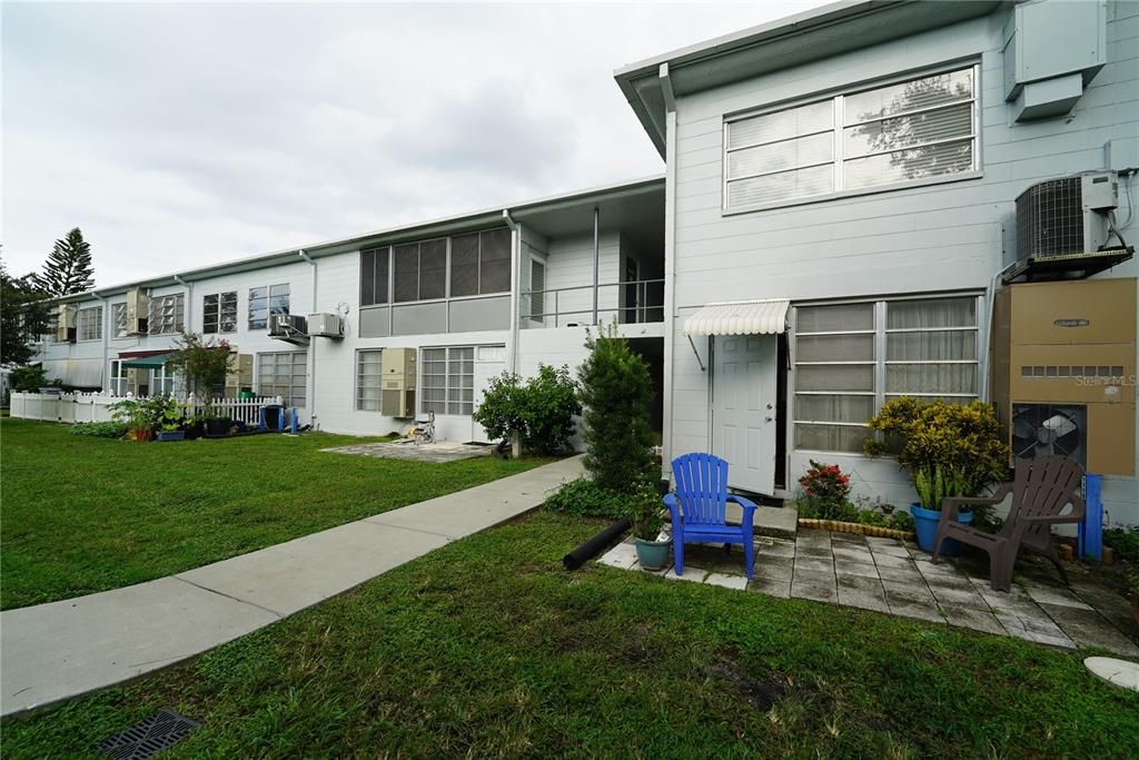 For Sale: $79,500 (1 beds, 1 baths, 652 Square Feet)