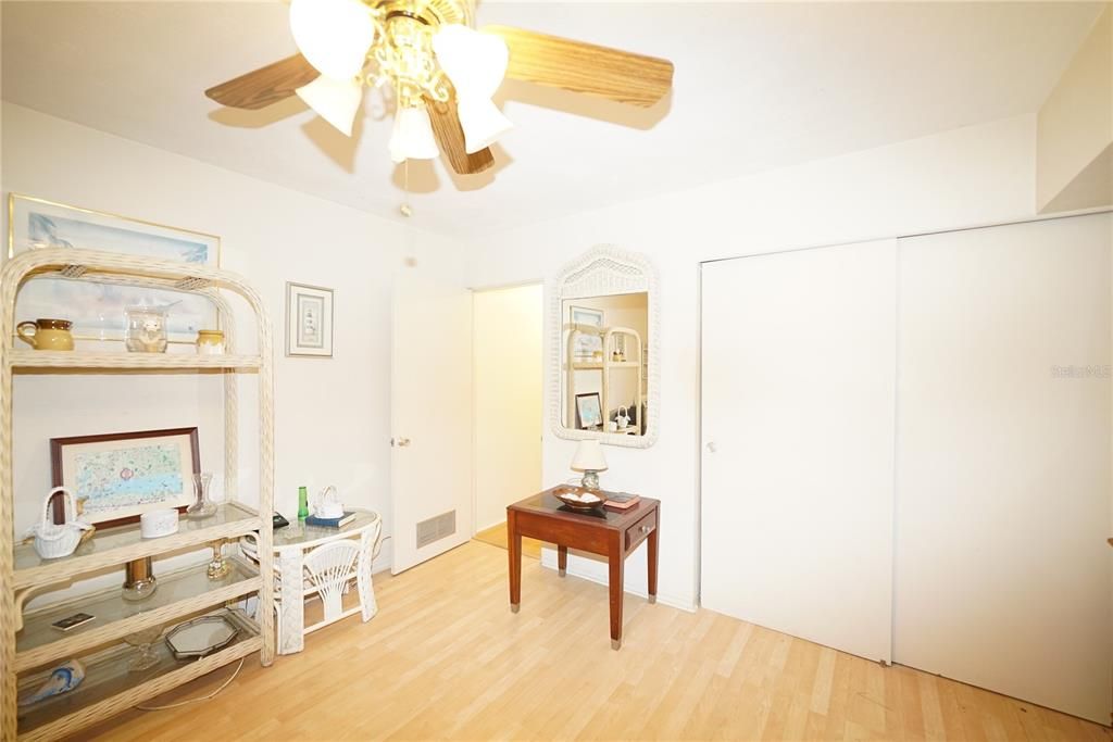 For Sale: $79,500 (1 beds, 1 baths, 652 Square Feet)