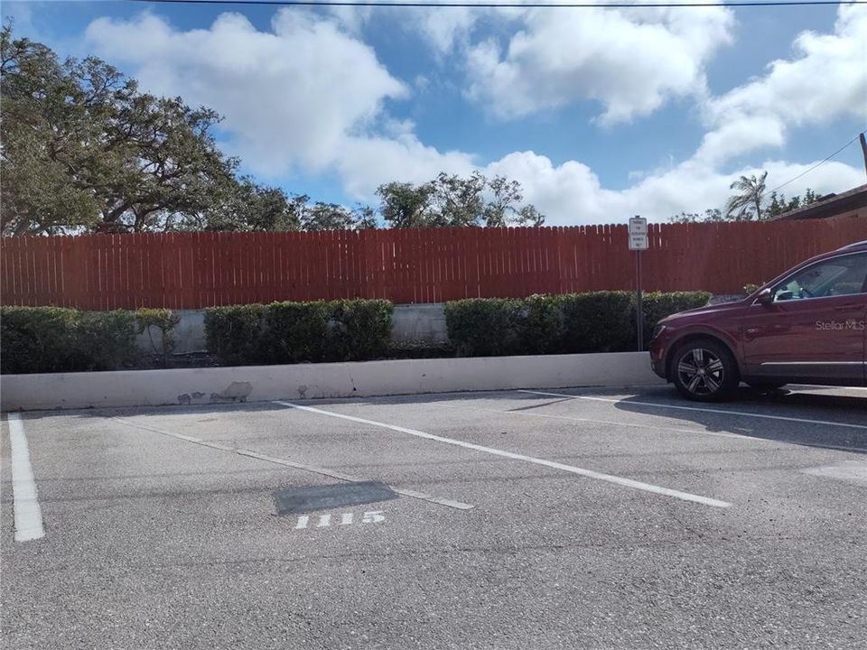 For Sale: $79,500 (1 beds, 1 baths, 652 Square Feet)