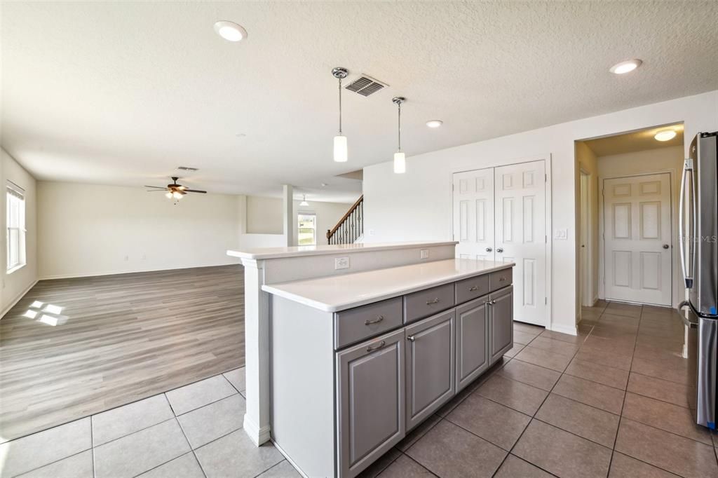 待售: $470,000 (4 贝兹, 2 浴室, 2980 平方英尺)