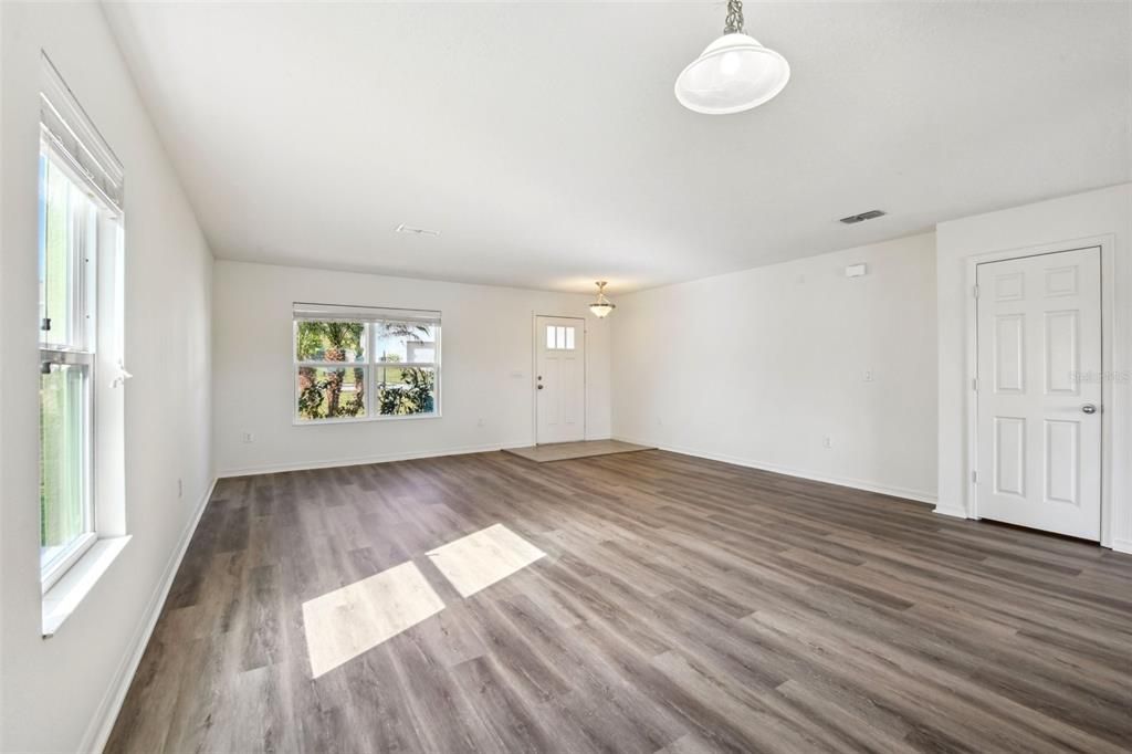 待售: $470,000 (4 贝兹, 2 浴室, 2980 平方英尺)