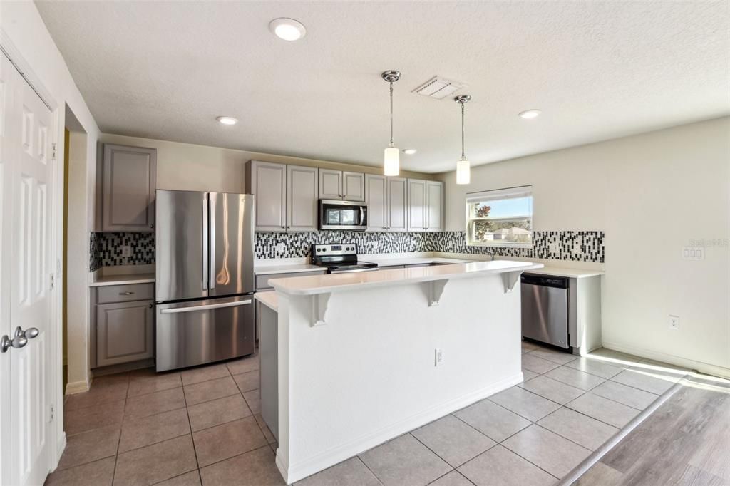 待售: $470,000 (4 贝兹, 2 浴室, 2980 平方英尺)