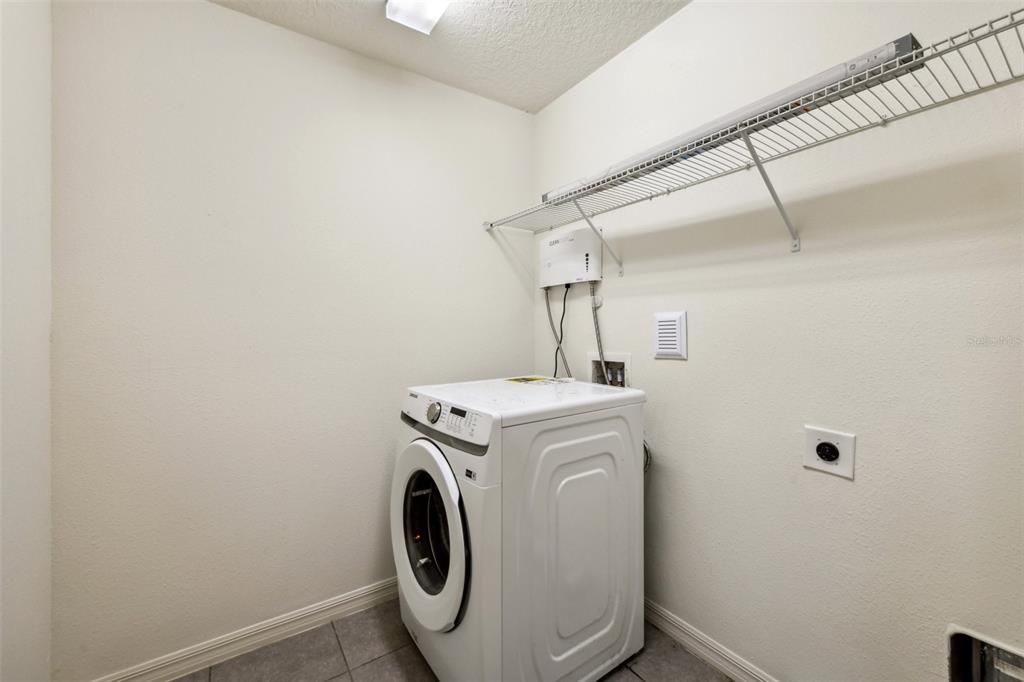 待售: $470,000 (4 贝兹, 2 浴室, 2980 平方英尺)