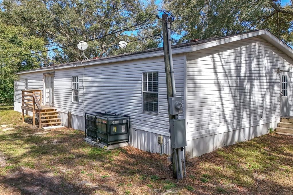 На продажу: $995,000 (6.58 acres)