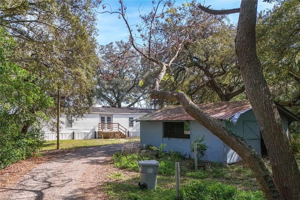 На продажу: $995,000 (6.58 acres)