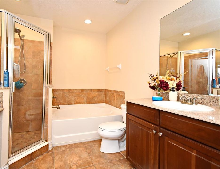 待售: $393,000 (4 贝兹, 3 浴室, 2028 平方英尺)