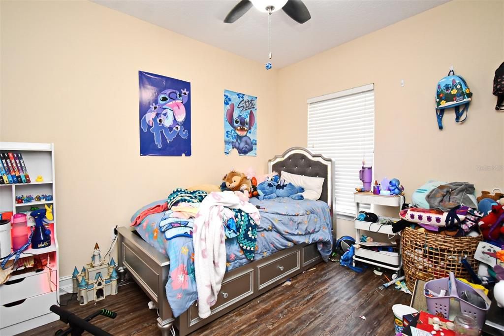 待售: $393,000 (4 贝兹, 3 浴室, 2028 平方英尺)