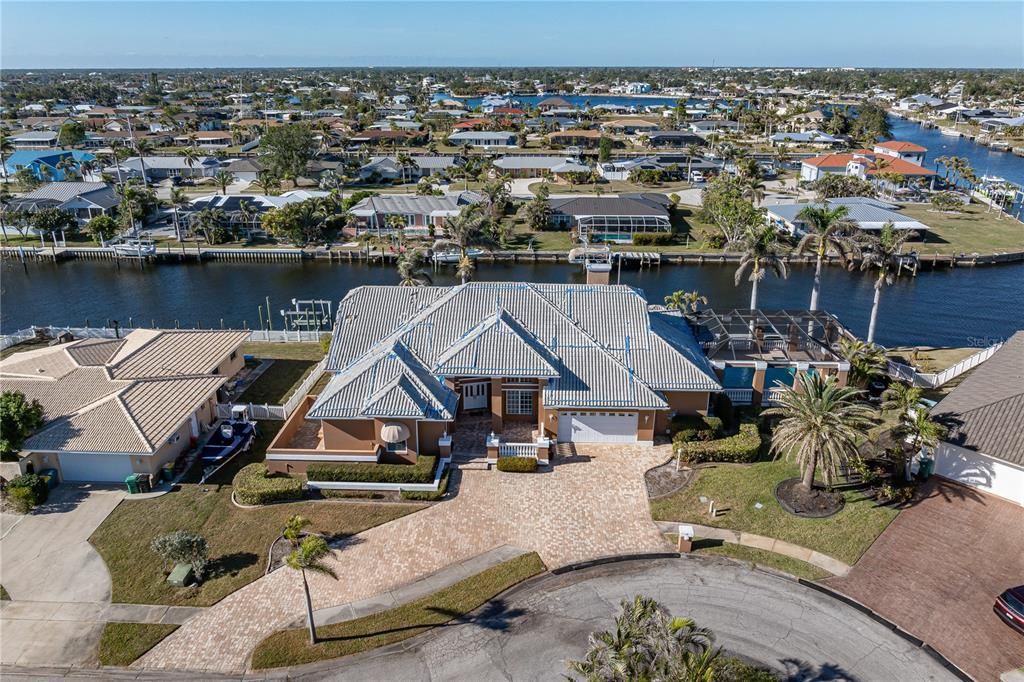 Recently Sold: $995,000 (4 beds, 4 baths, 3802 Square Feet)