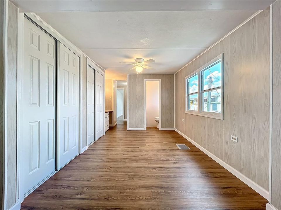 На продажу: $104,000 (2 спален, 1 ванн, 836 Квадратных фут)