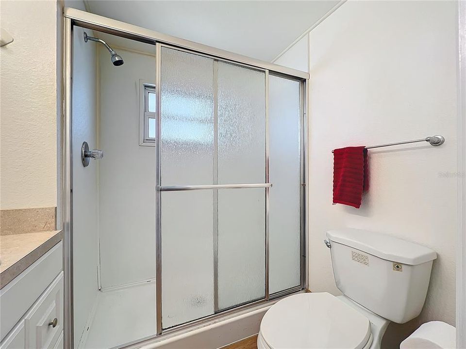 На продажу: $104,000 (2 спален, 1 ванн, 836 Квадратных фут)