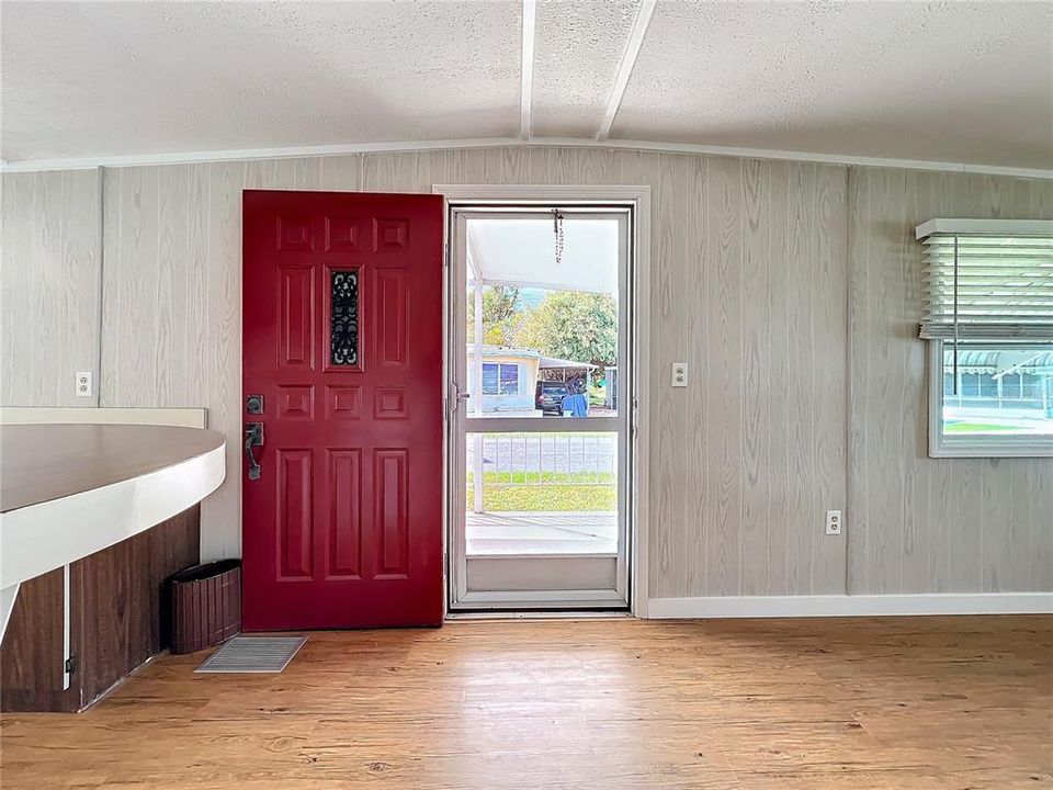 На продажу: $104,000 (2 спален, 1 ванн, 836 Квадратных фут)