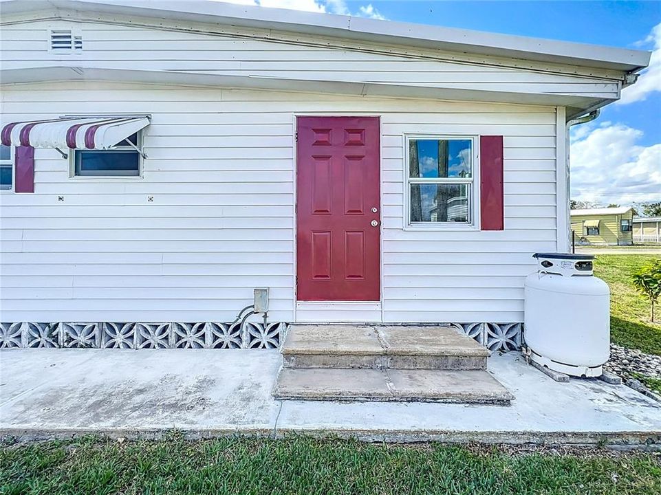 На продажу: $104,000 (2 спален, 1 ванн, 836 Квадратных фут)