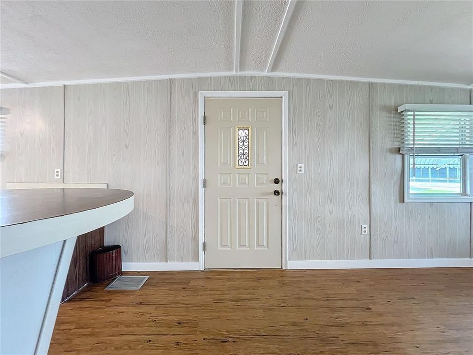 На продажу: $104,000 (2 спален, 1 ванн, 836 Квадратных фут)