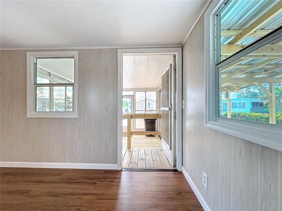 На продажу: $104,000 (2 спален, 1 ванн, 836 Квадратных фут)