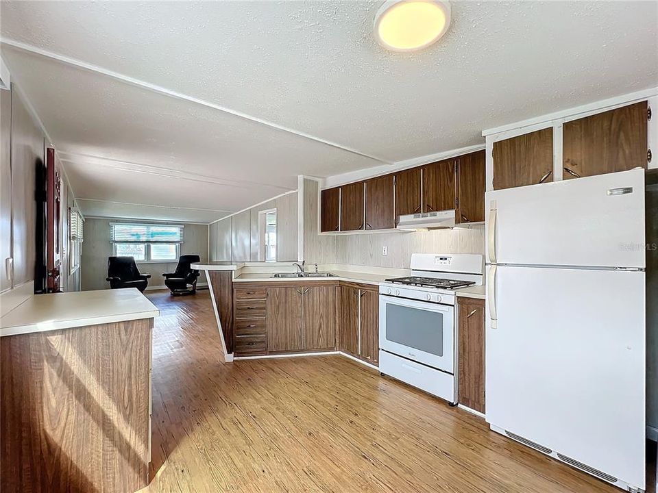 На продажу: $104,000 (2 спален, 1 ванн, 836 Квадратных фут)