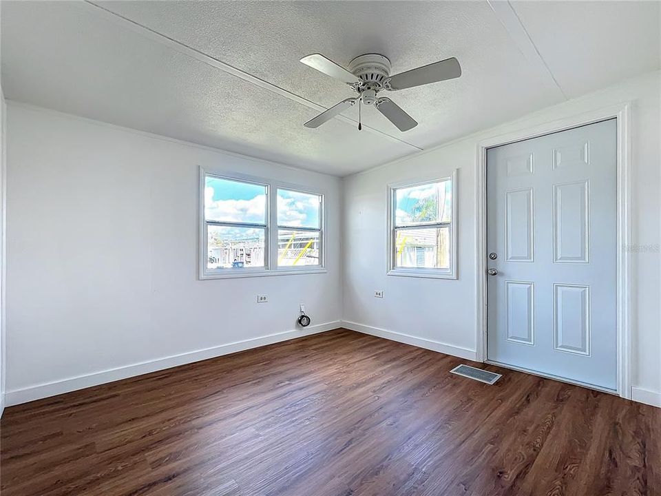 На продажу: $104,000 (2 спален, 1 ванн, 836 Квадратных фут)