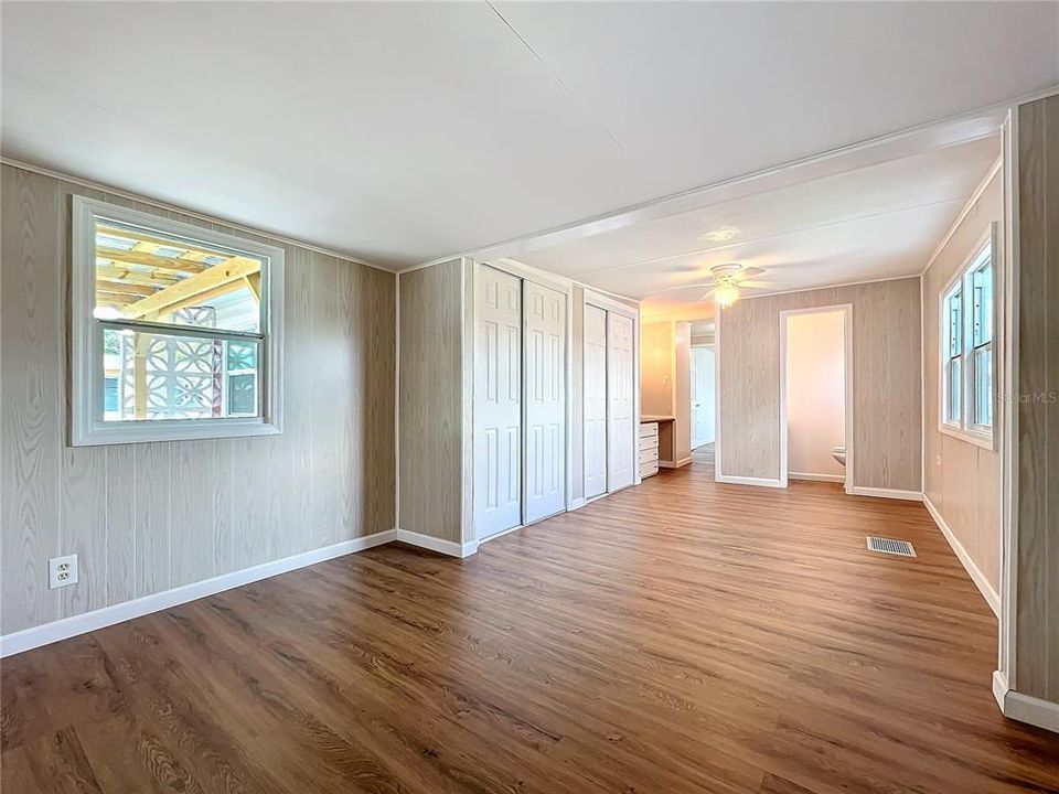 На продажу: $104,000 (2 спален, 1 ванн, 836 Квадратных фут)