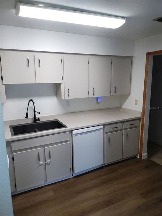 На продажу: $205,000 (3 спален, 2 ванн, 1292 Квадратных фут)