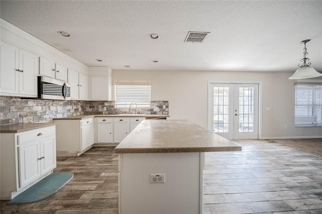 Active With Contract: $345,000 (4 beds, 2 baths, 2965 Square Feet)