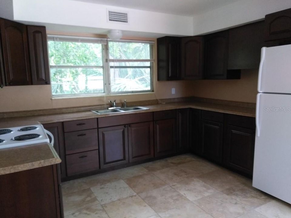 For Sale: $499,999 (6 beds, 0 baths, 3315 Square Feet)