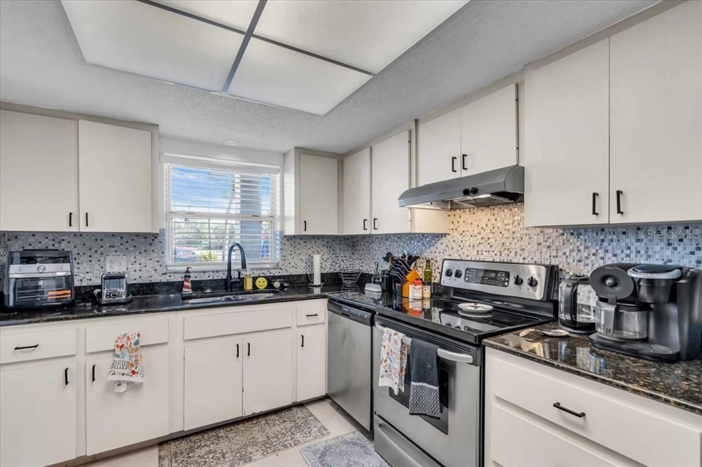 Active With Contract: $190,000 (2 beds, 2 baths, 1144 Square Feet)