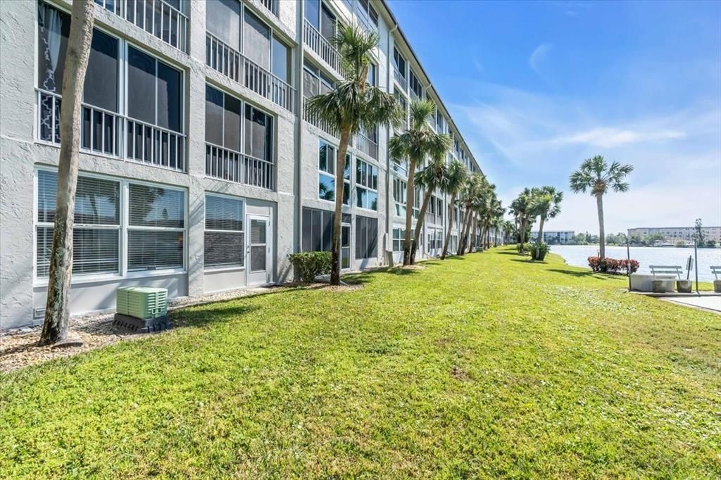 Active With Contract: $190,000 (2 beds, 2 baths, 1144 Square Feet)