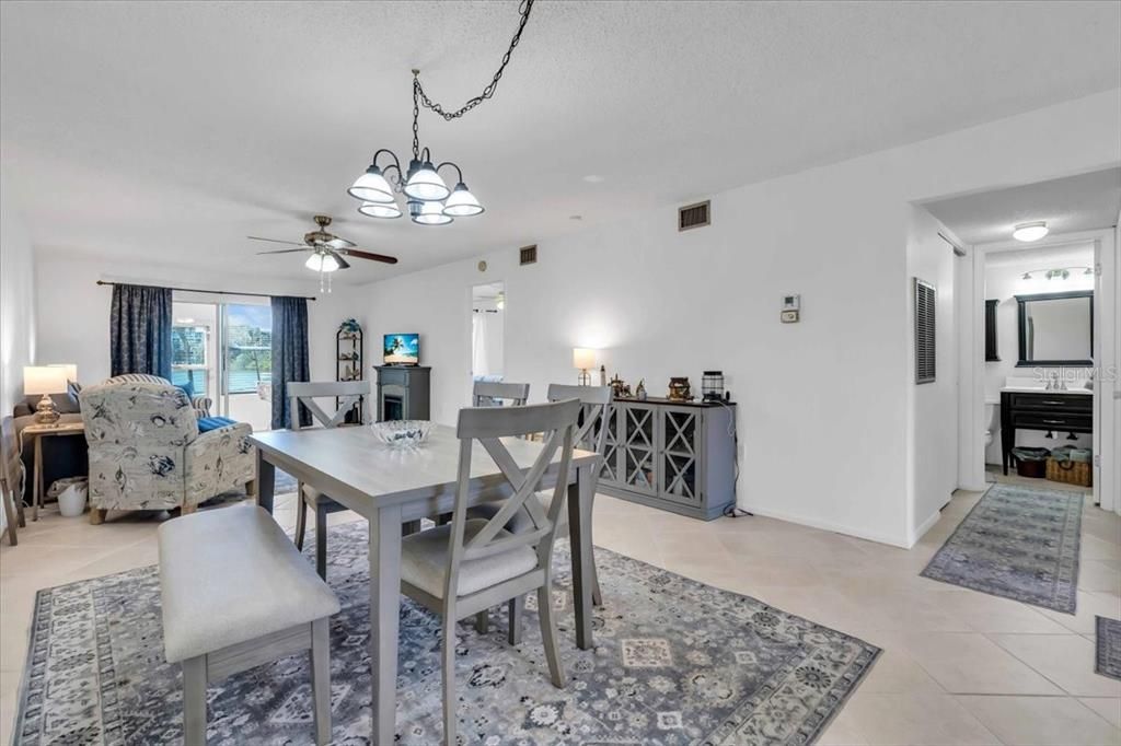 Active With Contract: $190,000 (2 beds, 2 baths, 1144 Square Feet)