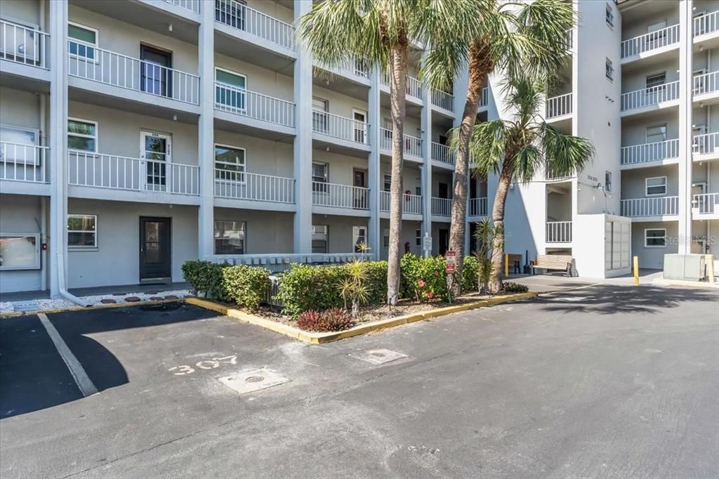 Active With Contract: $190,000 (2 beds, 2 baths, 1144 Square Feet)