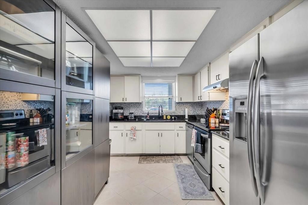 Active With Contract: $190,000 (2 beds, 2 baths, 1144 Square Feet)