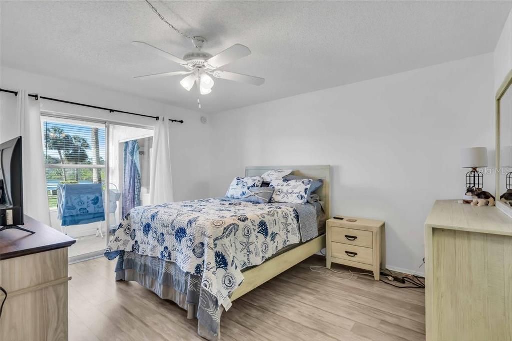 Active With Contract: $190,000 (2 beds, 2 baths, 1144 Square Feet)