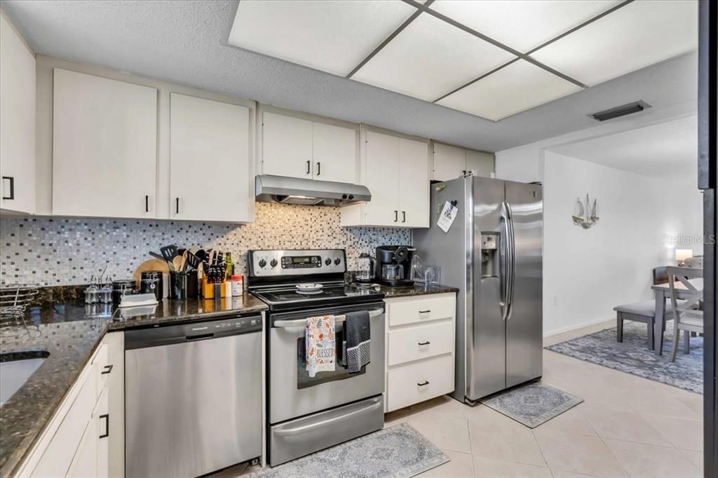 Active With Contract: $190,000 (2 beds, 2 baths, 1144 Square Feet)