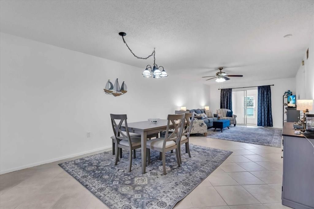 Active With Contract: $190,000 (2 beds, 2 baths, 1144 Square Feet)