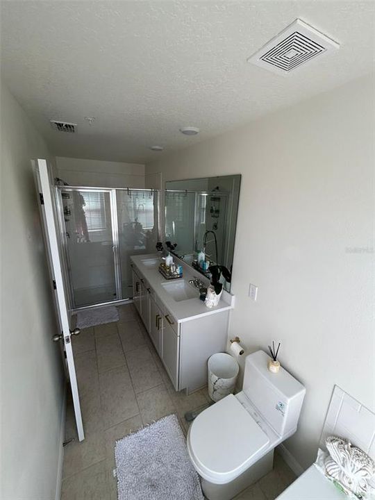 合同活跃: $2,800 (3 贝兹, 2 浴室, 1633 平方英尺)