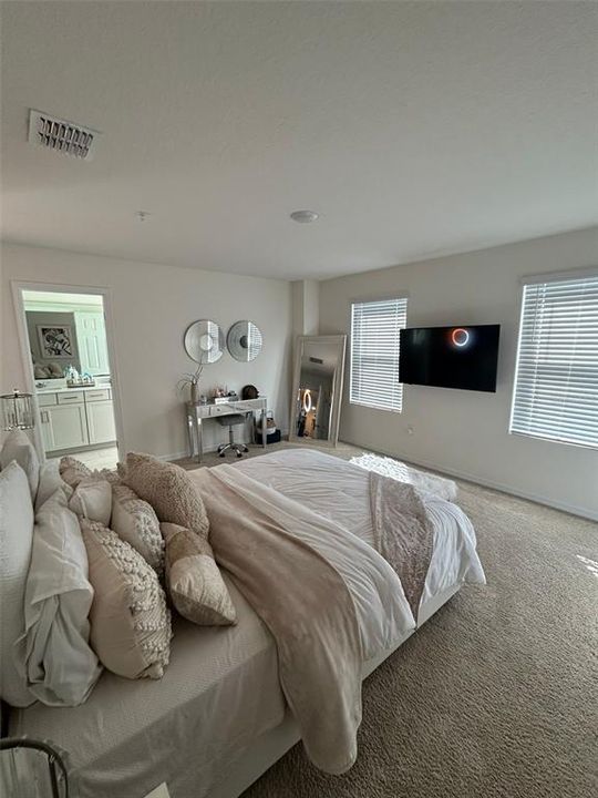 合同活跃: $2,800 (3 贝兹, 2 浴室, 1633 平方英尺)