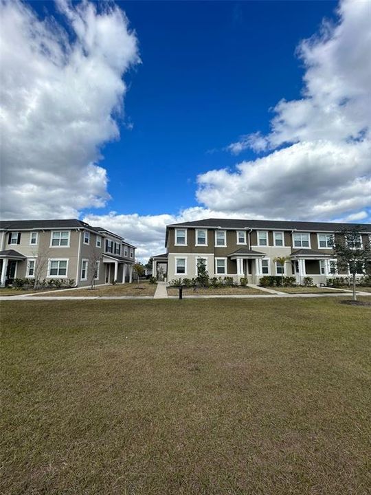 合同活跃: $2,800 (3 贝兹, 2 浴室, 1633 平方英尺)