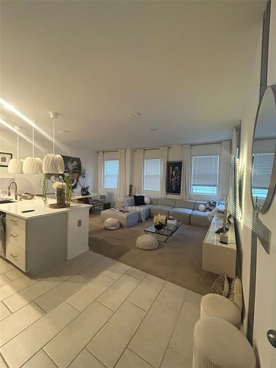 合同活跃: $2,800 (3 贝兹, 2 浴室, 1633 平方英尺)